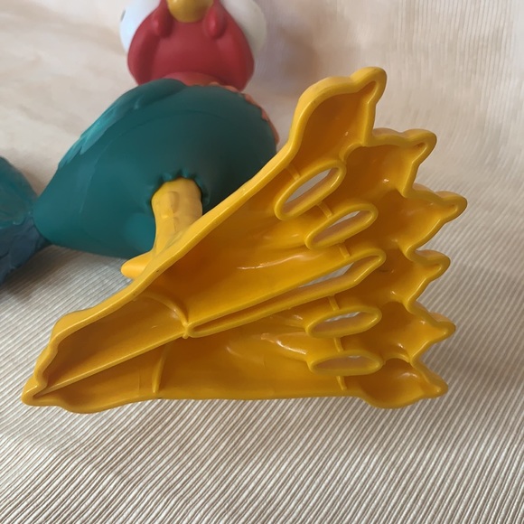 HTF Disney 2017 Moana Plastic squeeze and scream Hei Hei rooster squeaky toy - Picture 5 of 10